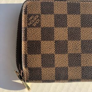 Authentic Louis Vuitton Zippy Wallet